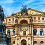 Semperoper und Denkmal für König Johann in Dresden, Deutschland