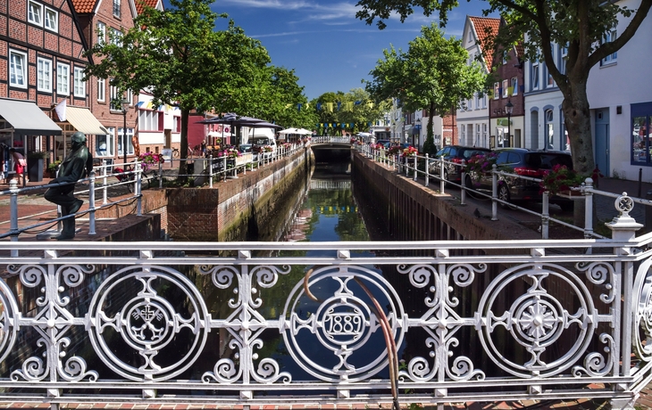 Fleet Brücken in Buxtehude im Sommer