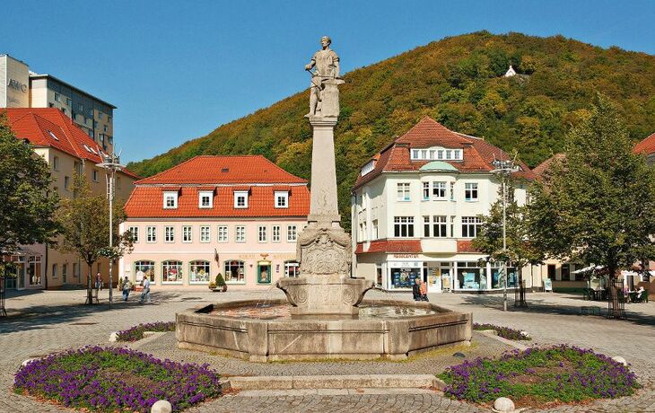 Denkmal des Suhler Waffenschmieds auf dem Marktplatz