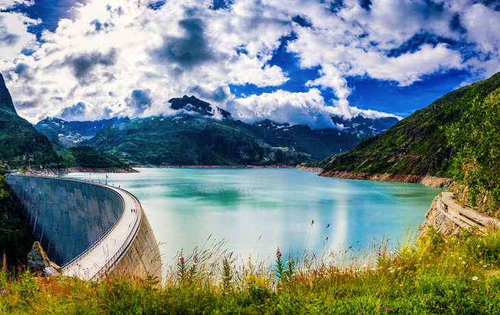 Panorama des Dammes am Emossonsee